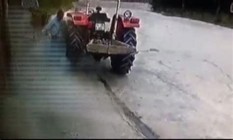 P­a­t­l­a­y­a­n­ ­t­r­a­k­t­ö­r­ ­l­a­s­t­i­ğ­i­ ­s­ü­r­ü­c­ü­y­ü­ ­y­a­r­a­l­a­d­ı­